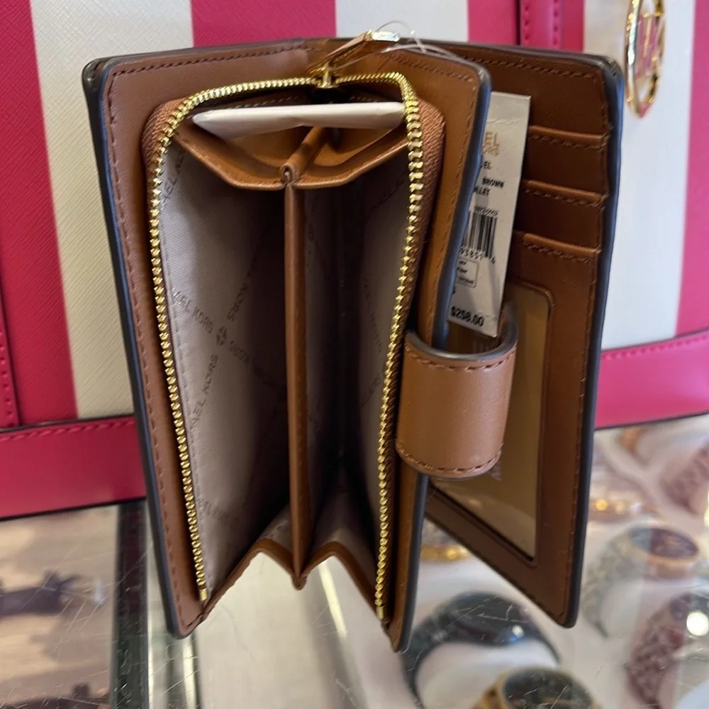 MICHAEL KORS Jet Set Travel Medium Bifold Zip Signature Logo Wallet Brown NWT